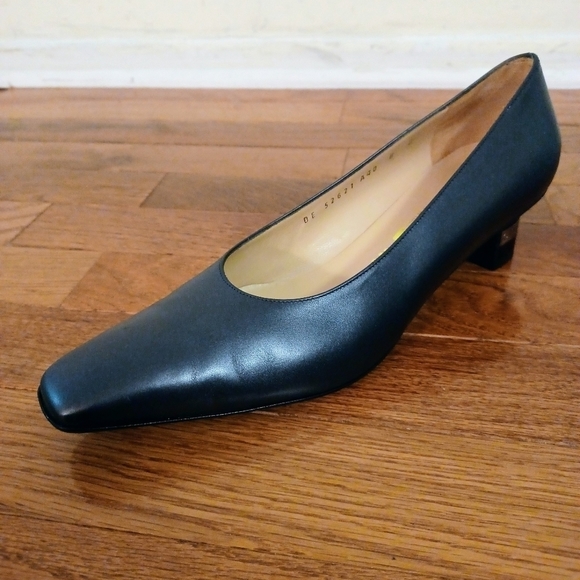 Salvatore Ferragamo Women's Square Toe Pumps Sz 8 - Picture 1 of 9